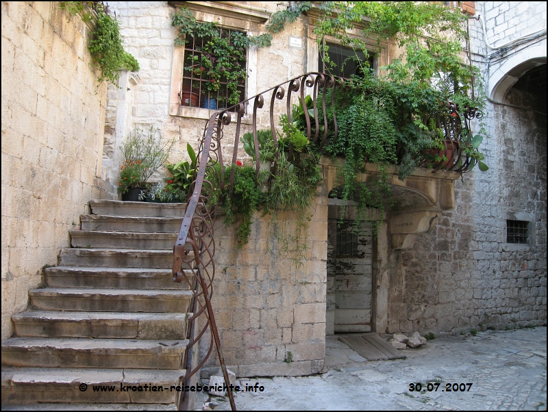 Treppe im Hinterhof - Trogir Kroatien